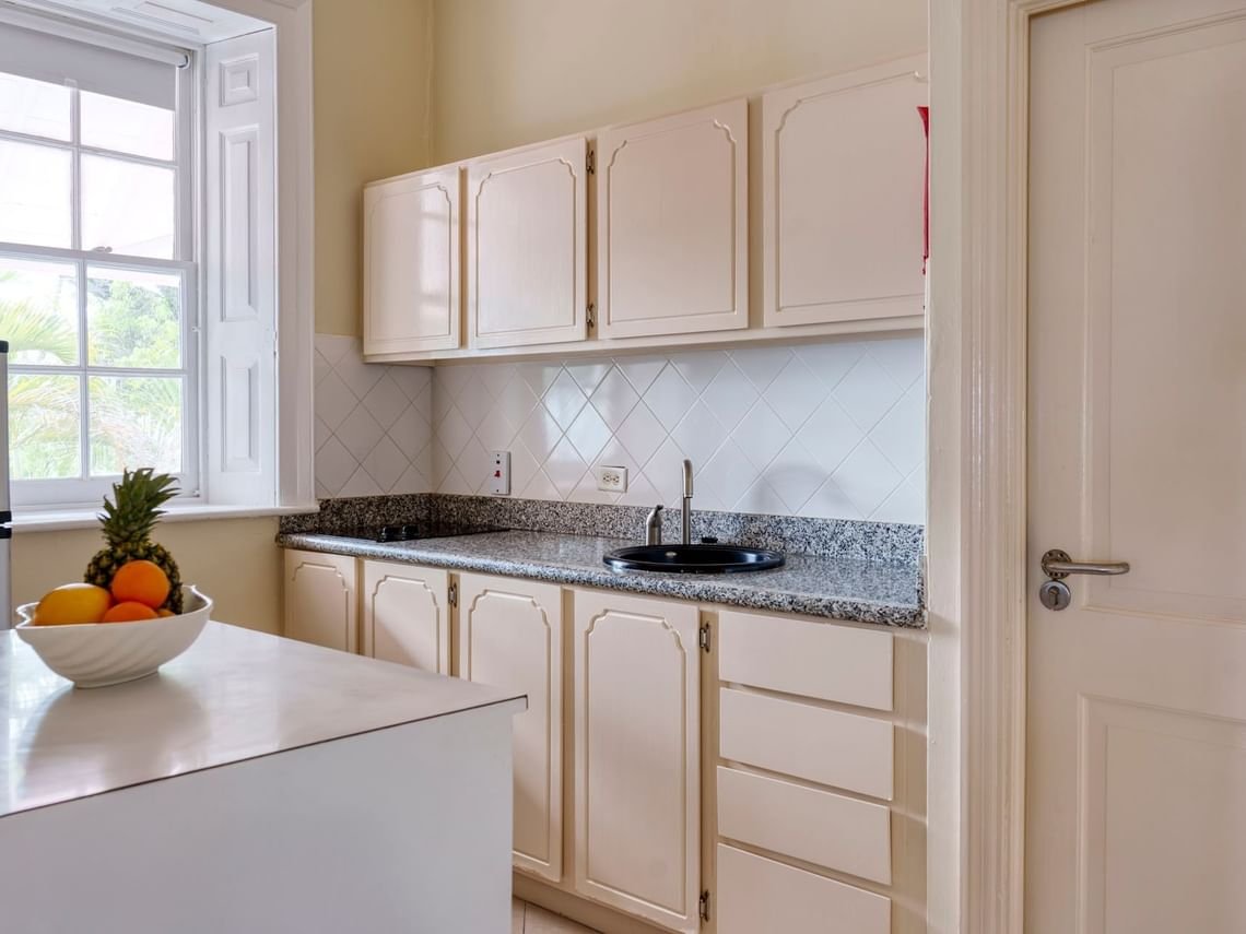 junior-suite-kitchen_standard